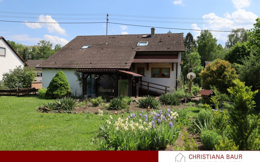 IDYLLISCHE RANDLAGE: Wohnhaus in Erzingen